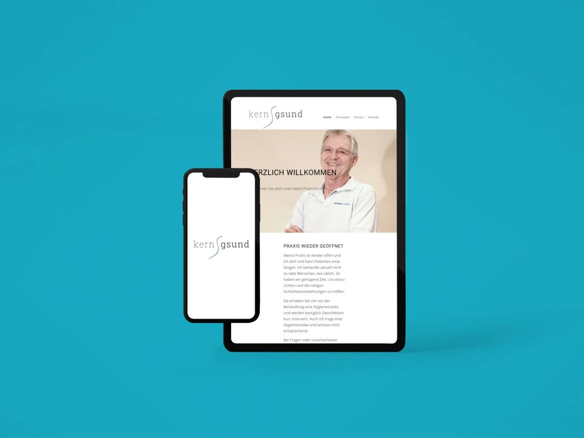 Auf einem Tablet und einem Smartphone wird eine Website präsentiert, auf der eine lächelnde Person und das Logo „kerngesund“ auf blauem Hintergrund zu sehen sind. Sie verkörpert stilvolles Personal Branding für Selbständige durch einen talentierten Marketing-Freelancer aus Zürich.